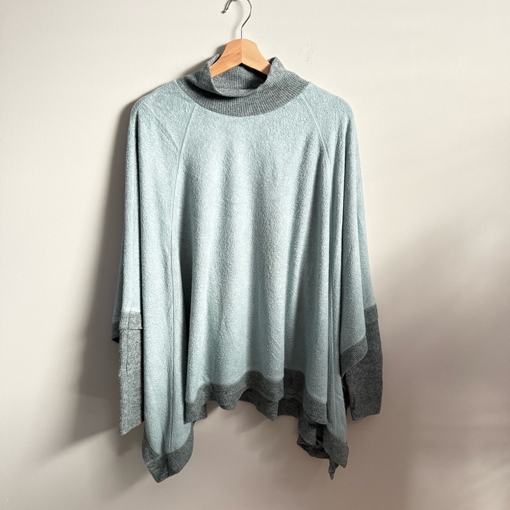 Free People intimately soft sleeve poncho blue grey size large - Picture 3 of 3